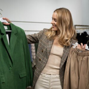 Showroom Confidential, Vol. 1